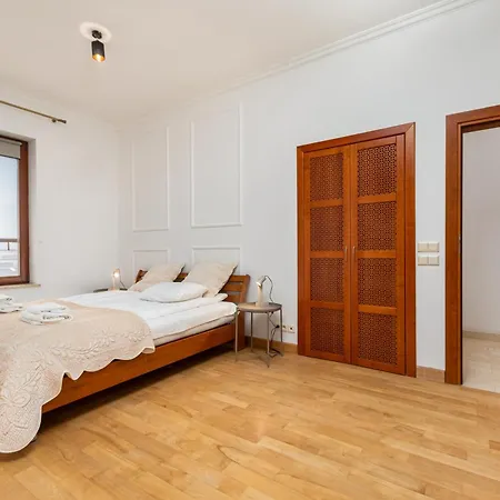 Tagore 3 By Homeprime * Warsaw